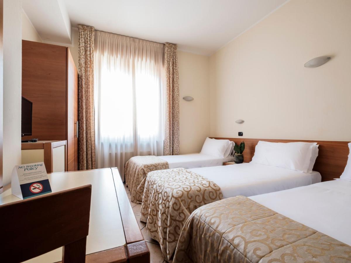 Hotel Lory Forlì Kültér fotó