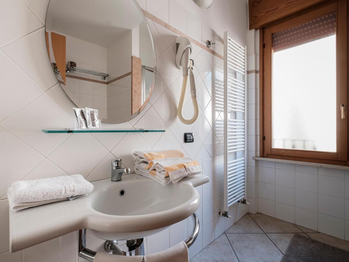 Hotel Lory Forlì Kültér fotó