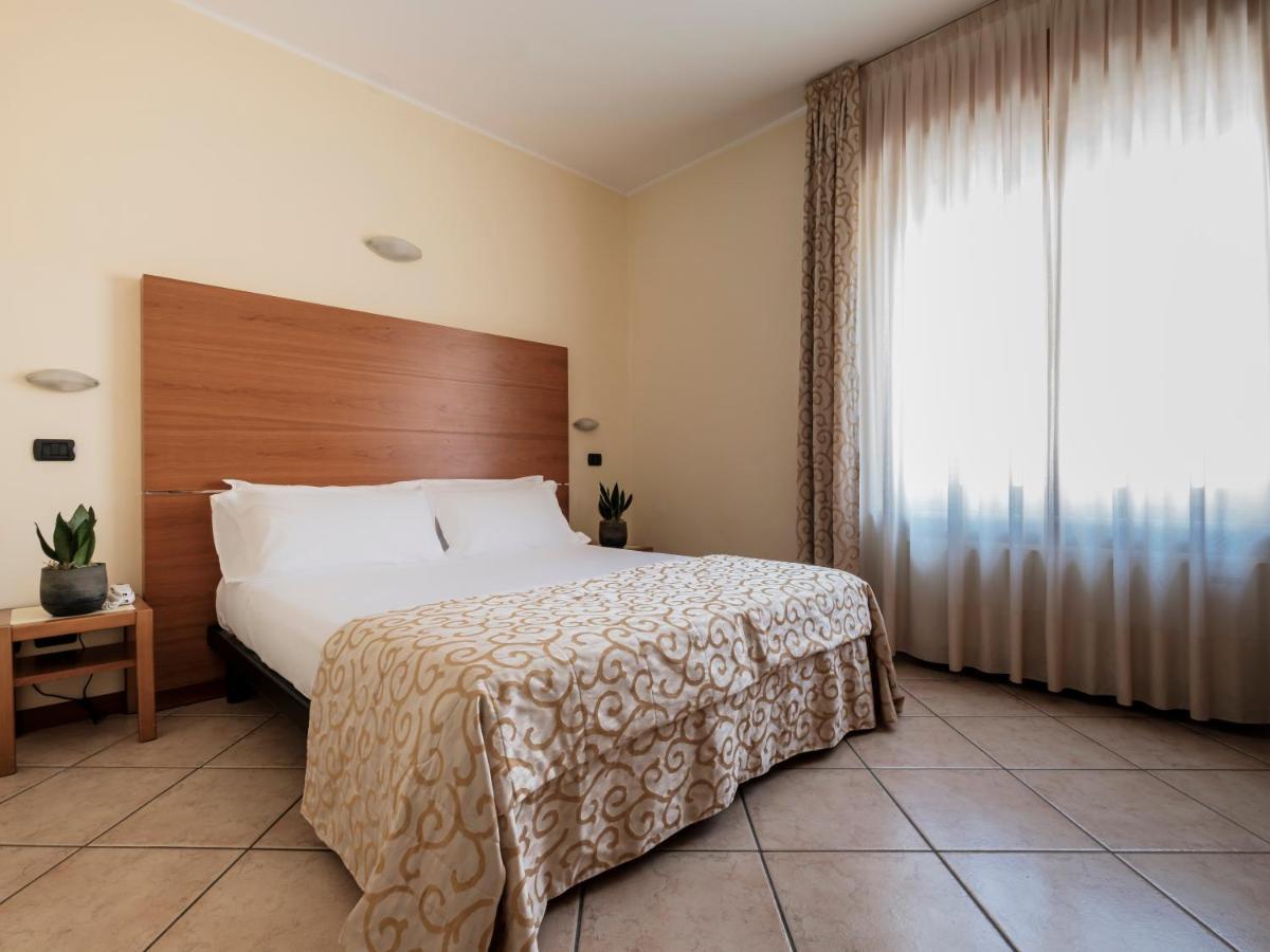 Hotel Lory Forlì Kültér fotó