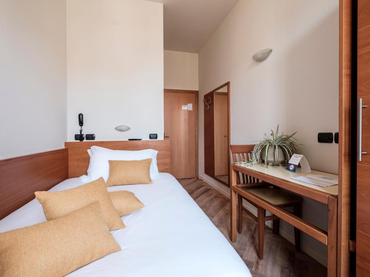 Hotel Lory Forlì Kültér fotó
